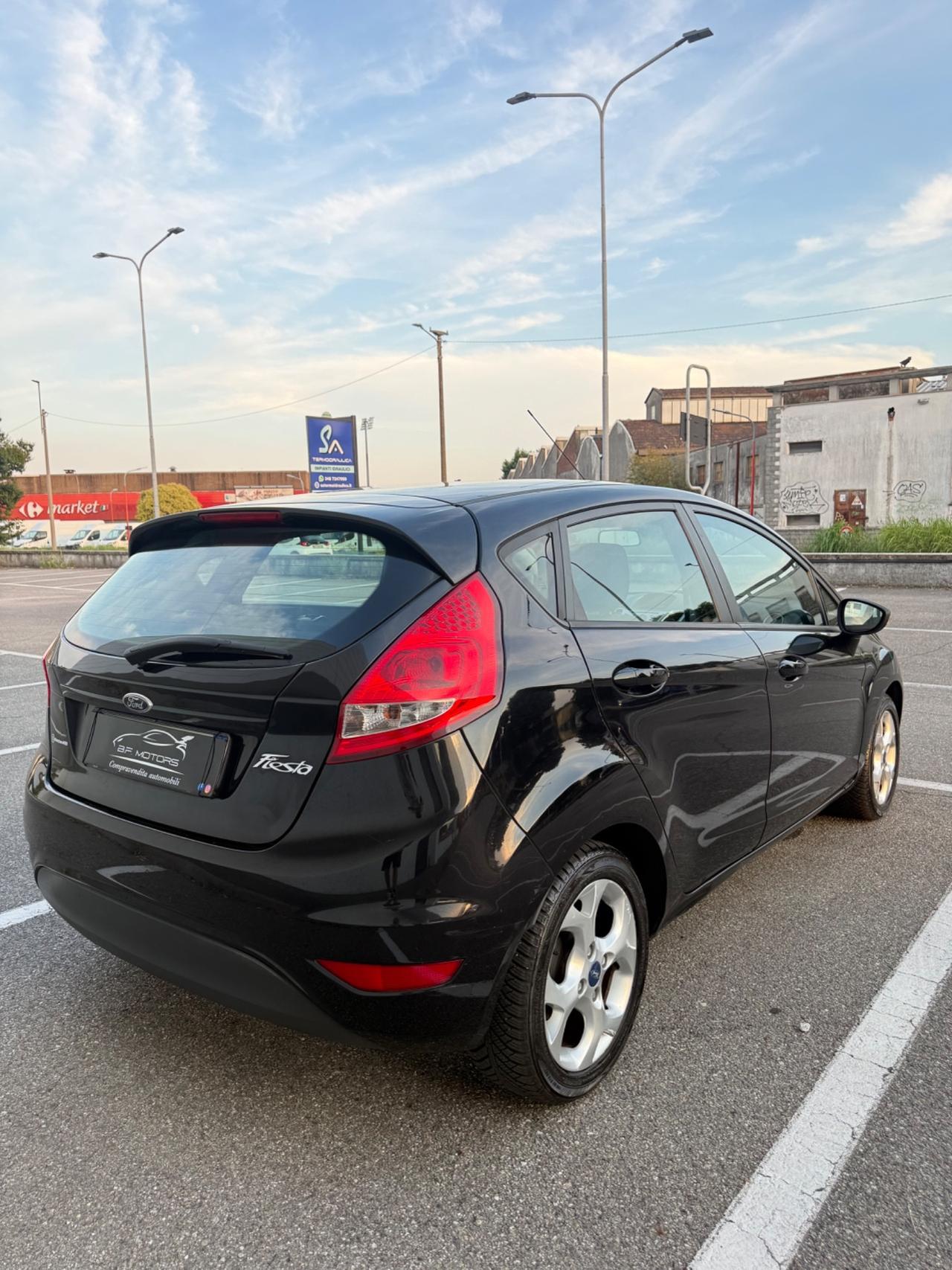 Ford Fiesta 1.4 16V 5p. Bz.- GPL Titanium Bs.
