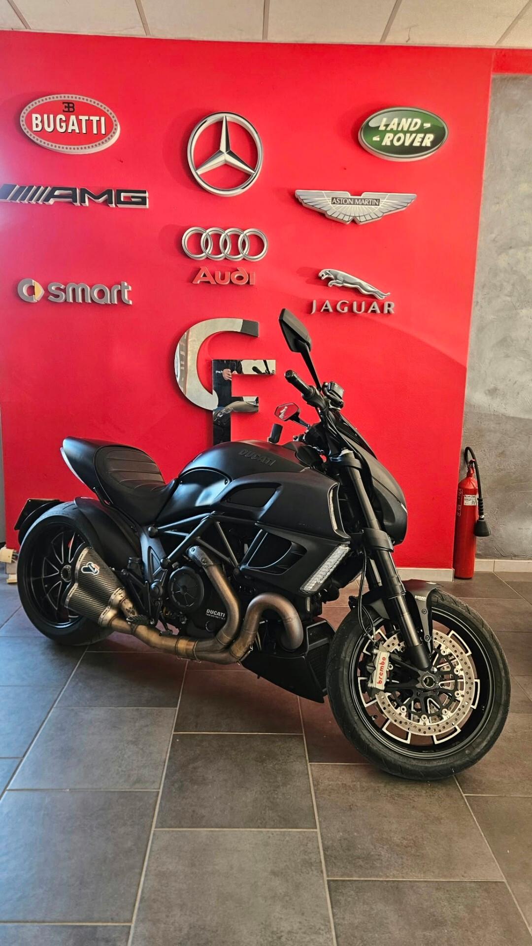 Ducati Diavel darck
