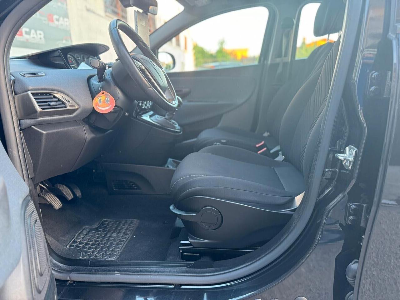 Lancia Ypsilon 1.0 FireFly 5 porte S&S Hybrid Gold