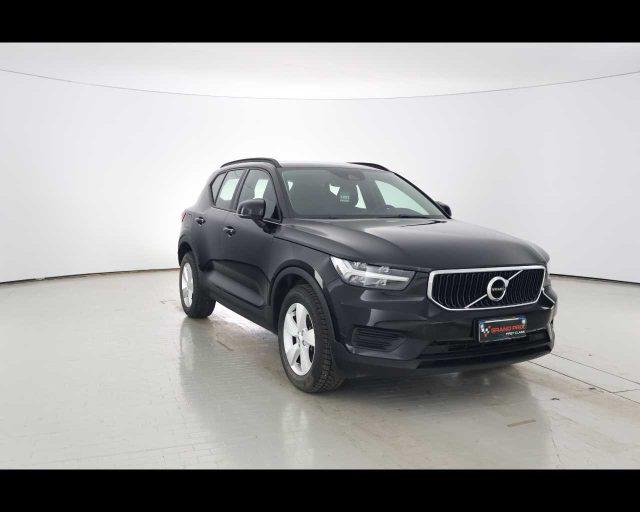 VOLVO XC40 T2 Momentum Core
