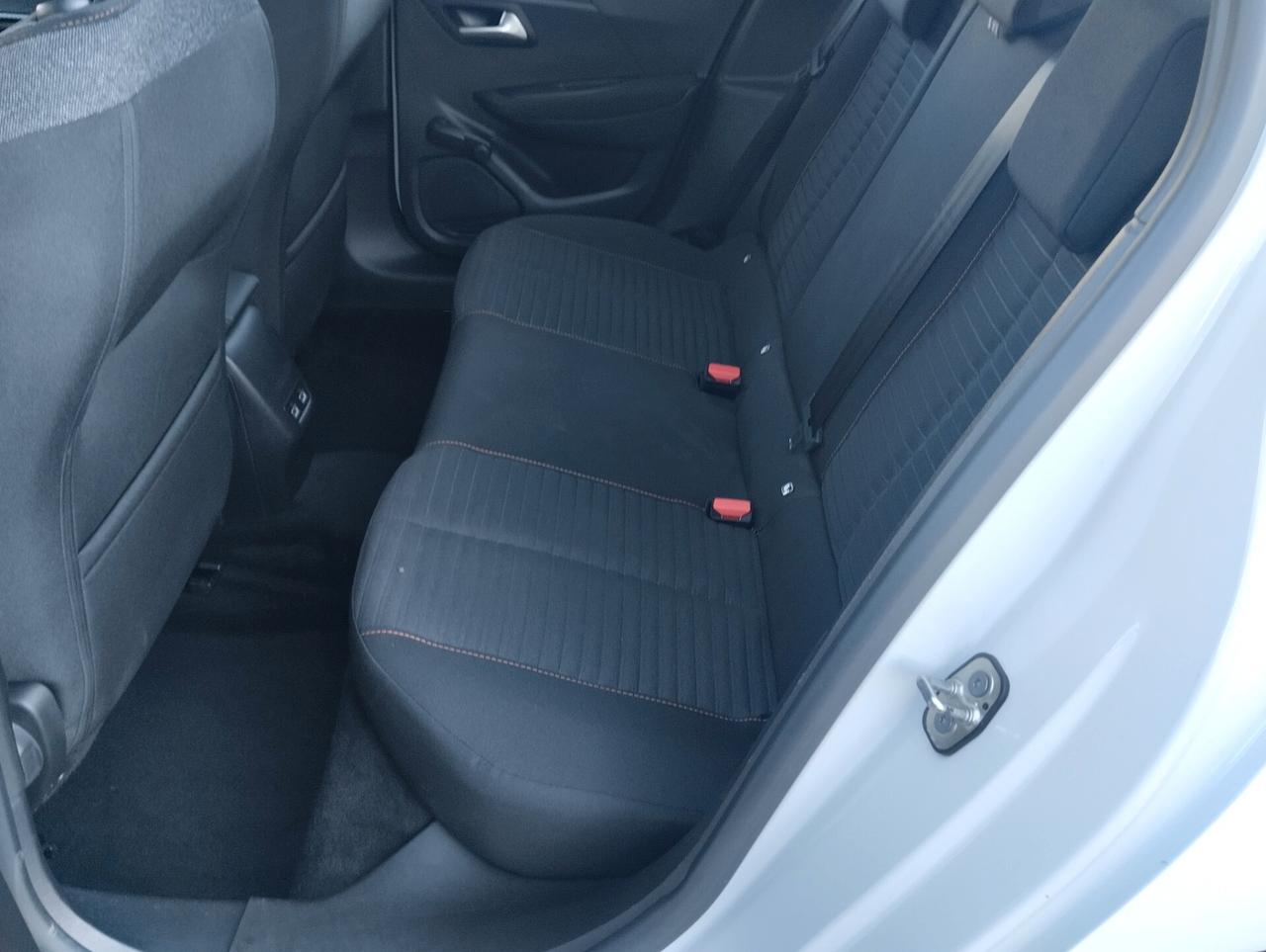 Peugeot 208 motore elettrico 136 CV 5 porte Active