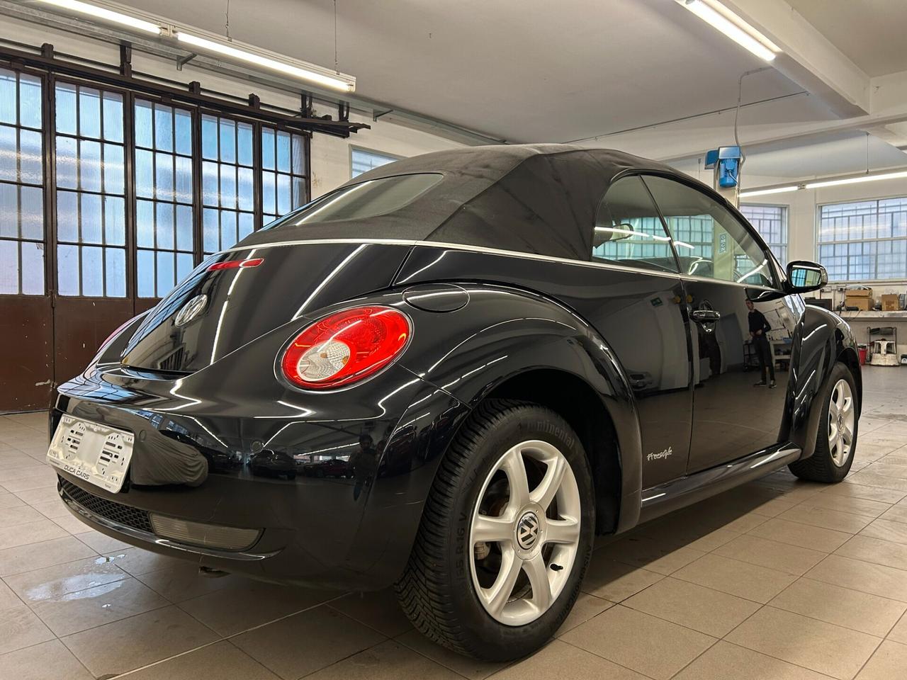 Volkswagen New Beetle 1.6 Cabrio