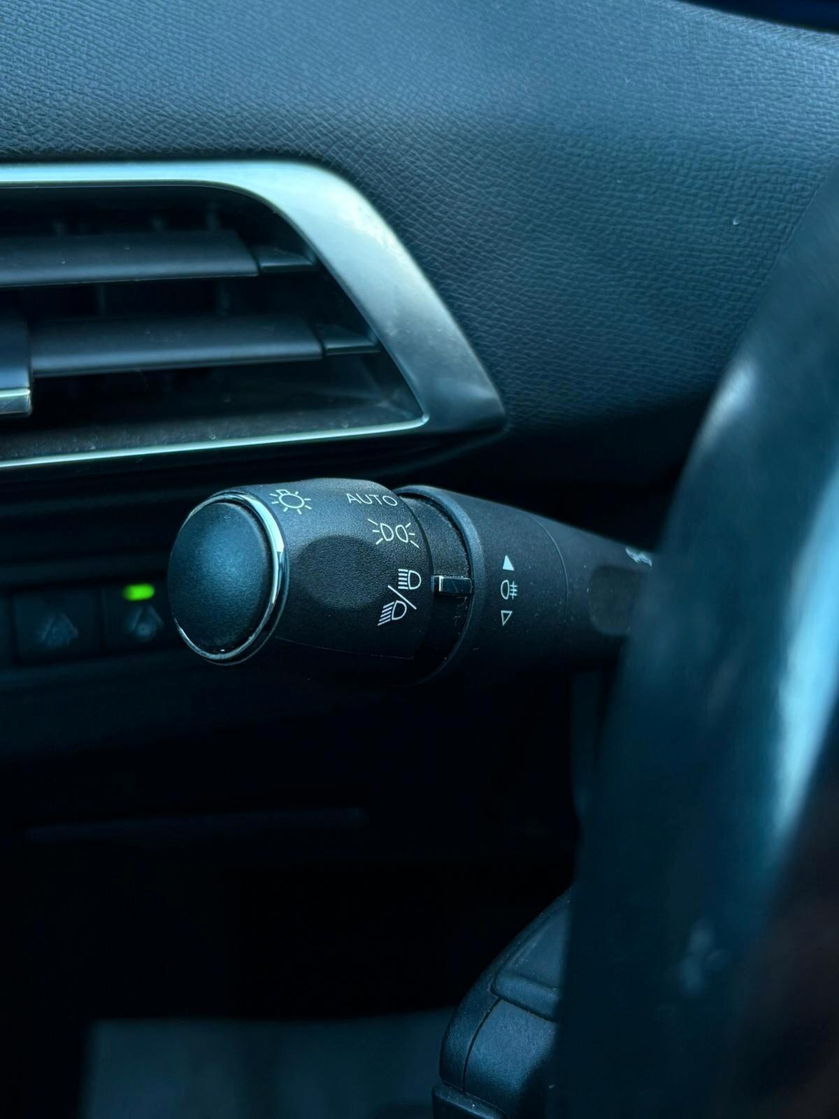 Peugeot 3008 HDi 130 S&S EAT8 Allure Black Friday