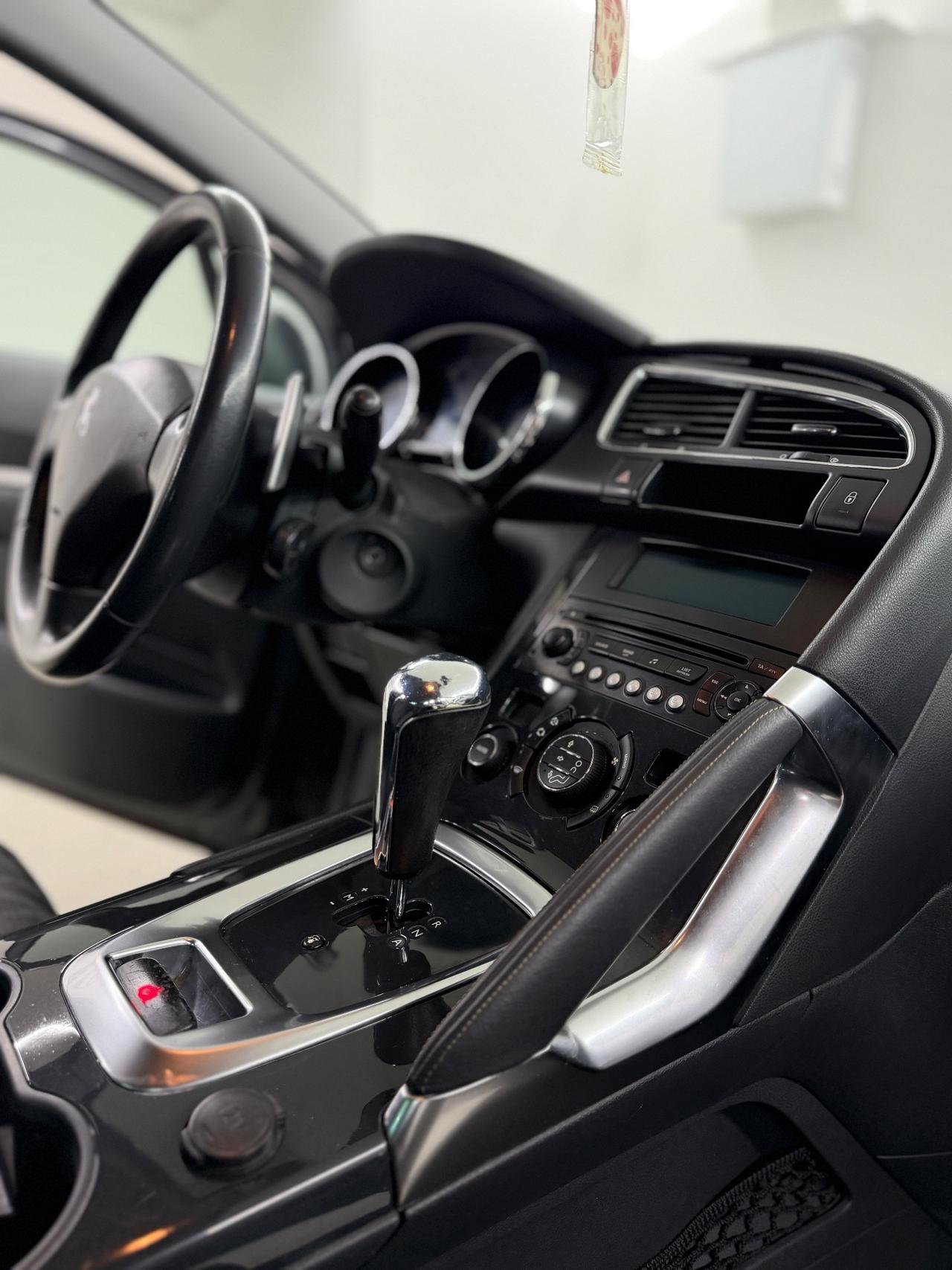 Peugeot 3008 CAMBIO AUTOMATICO (anno 2011)