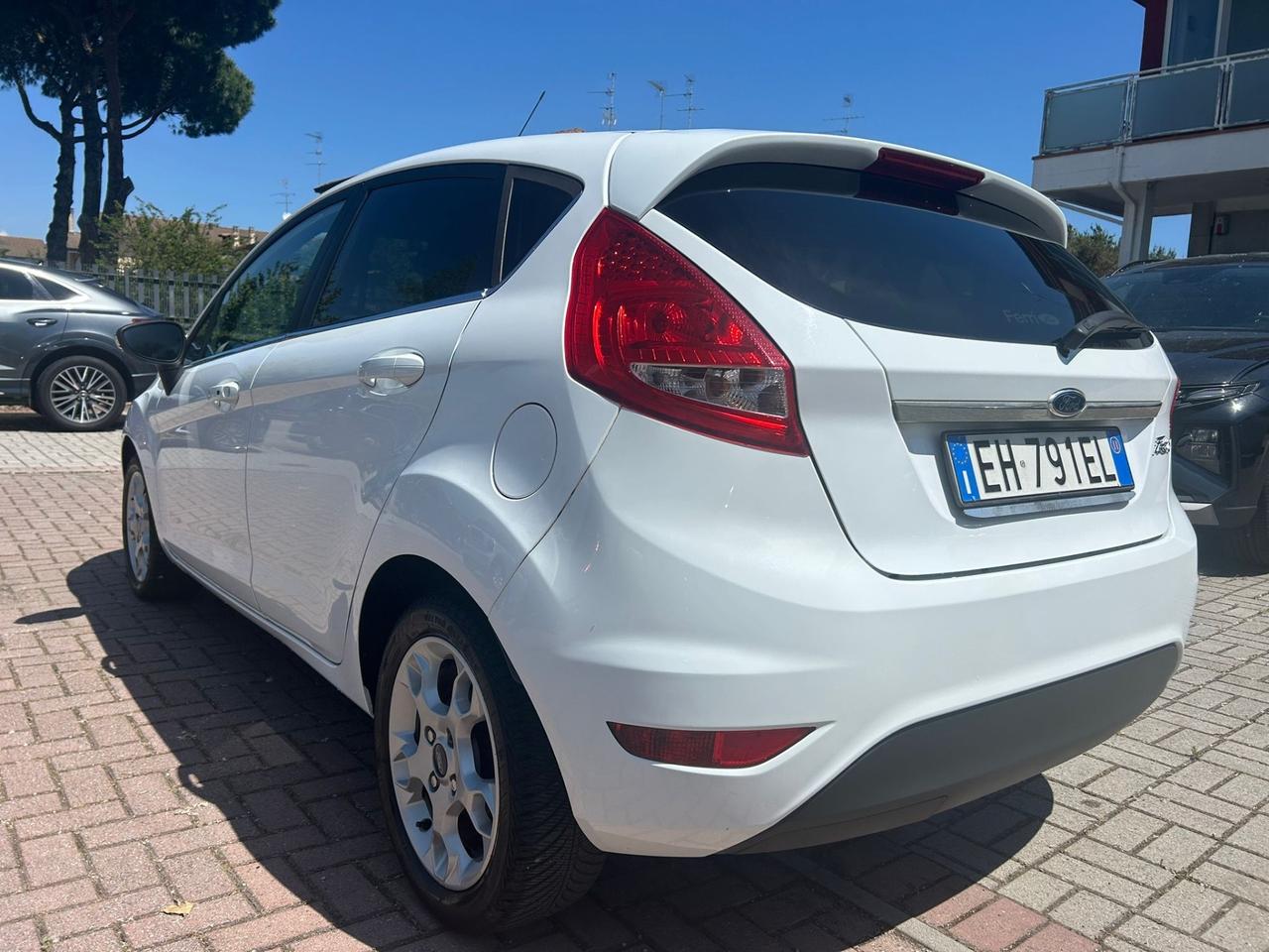Ford Fiesta 1.4 16V 5p. Bz.- GPL Titanium Bs.