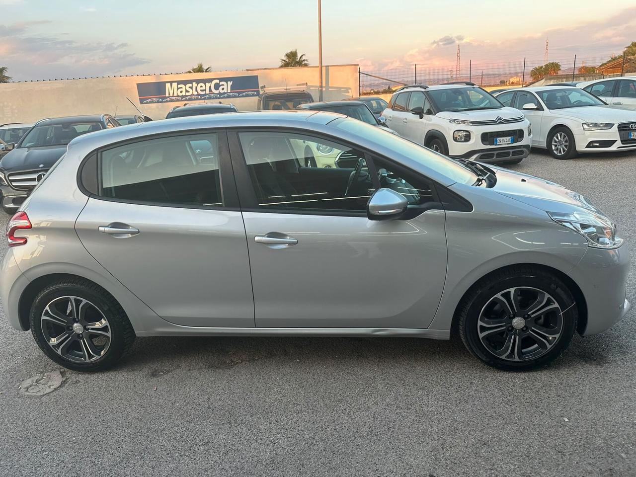 Peugeot 208 PureTech 82 5 porte Allure