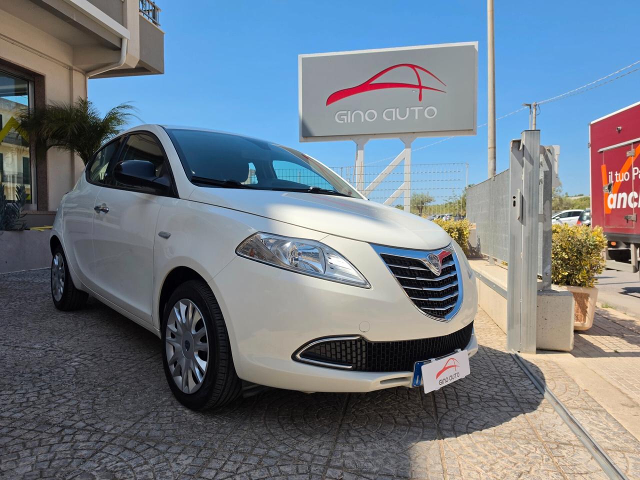 Lancia Ypsilon 1.2 69 CV 5 porte S&S Silver