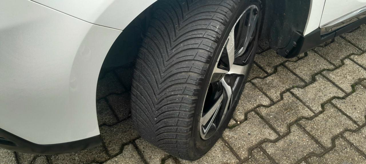 Peugeot 2008 1.6 VTi 120CV Allure