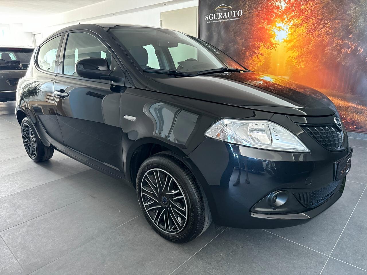 LANCIA YPSILON 1.0 FIREFLY 70CV HYBRID ORO 2024