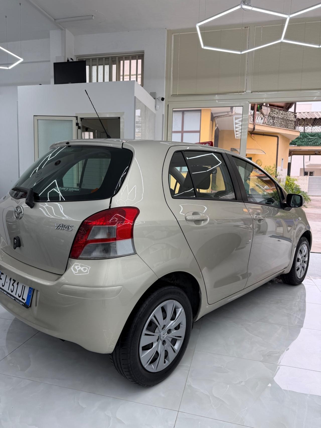 Toyota Yaris 1.0 5 porte