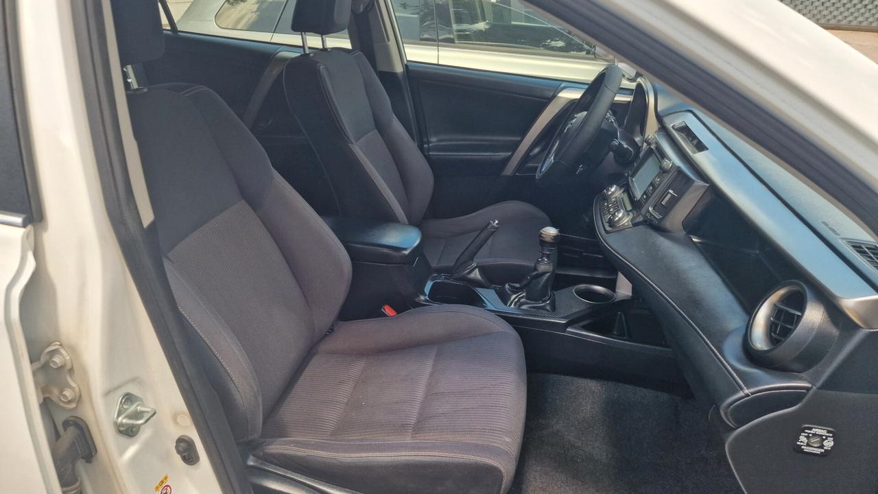 Toyota RAV 4 RAV4 2.0 D-4D 2WD Style White Ed.