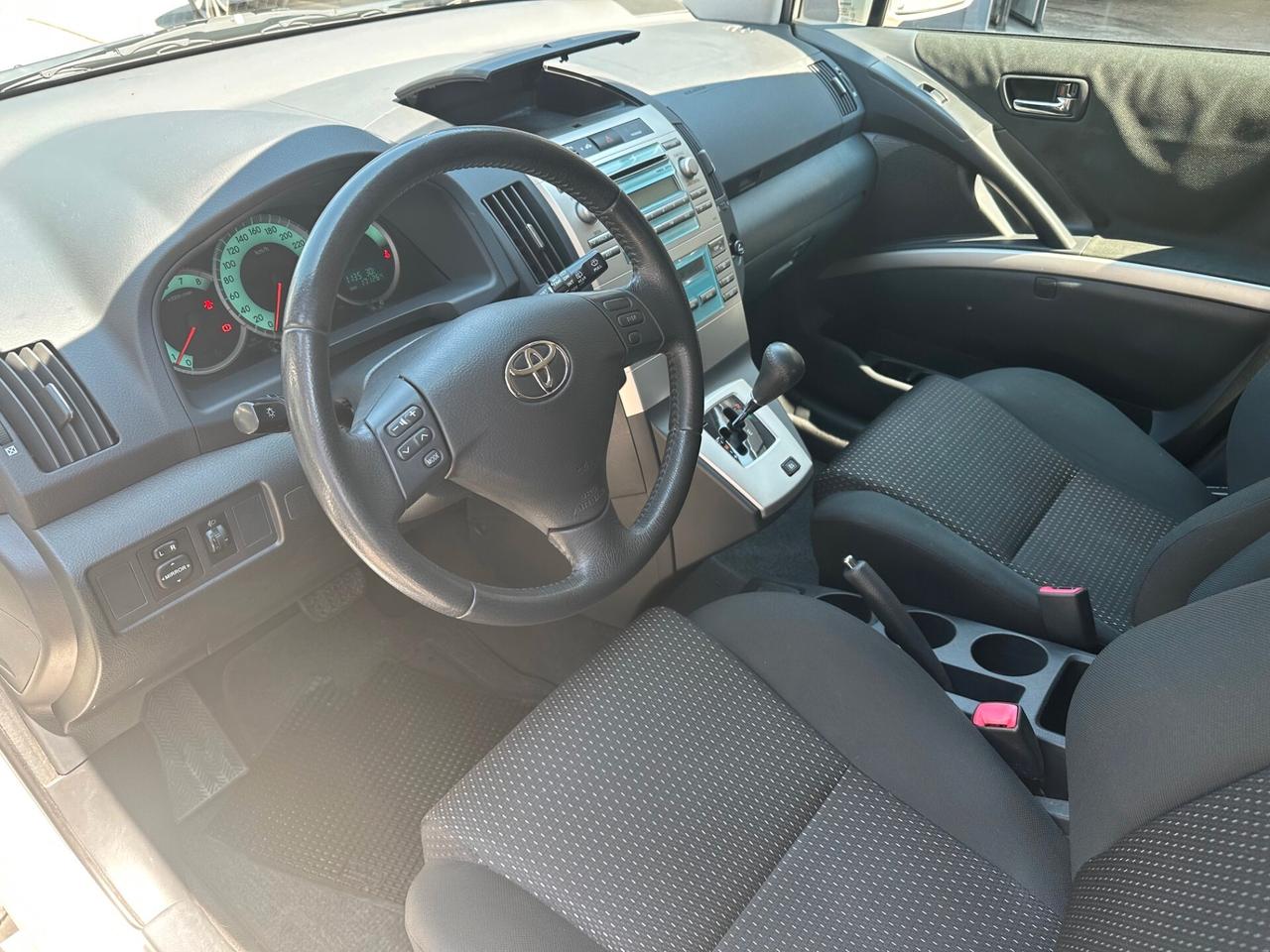 Toyota Corolla Verso 1.8 16V MMT MY'08 7pti