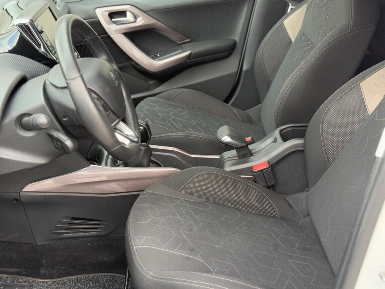 Peugeot 2008 PureTech 82cv GT LINE