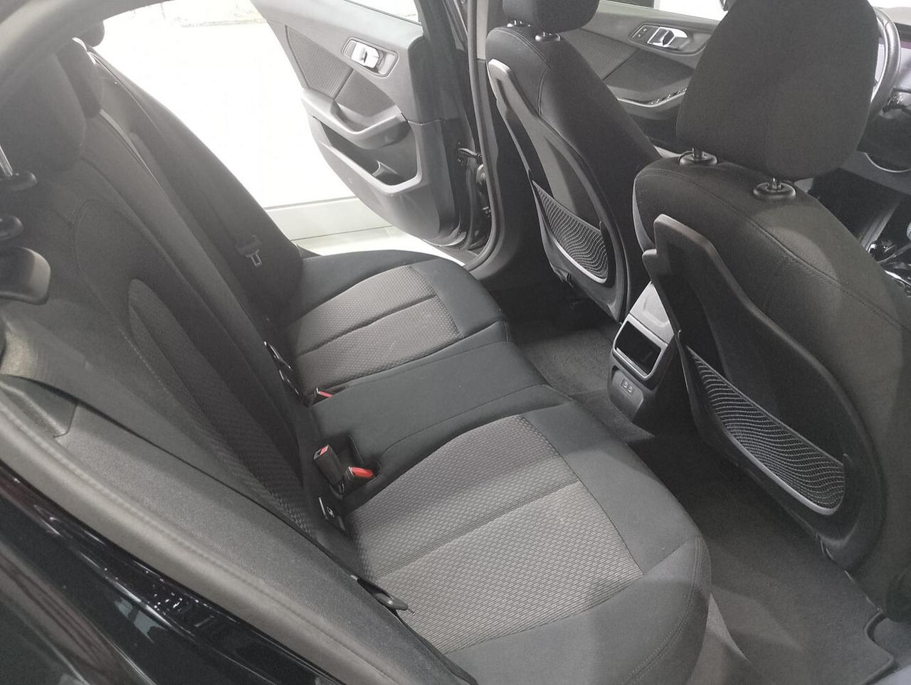 Bmw 116d 5p. Business Advantage