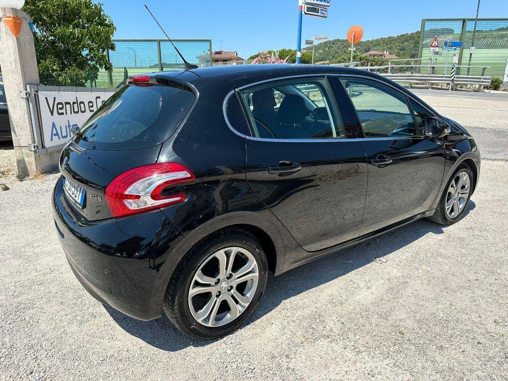 PEUGEOT 208 1.4 8V HDi 68CV 5p. Allure