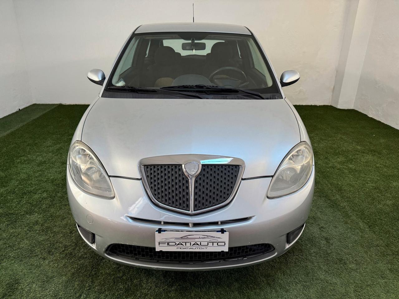 Ypsilon 1.2 8v Argento OK NEOPATENTATI 1PROPR.