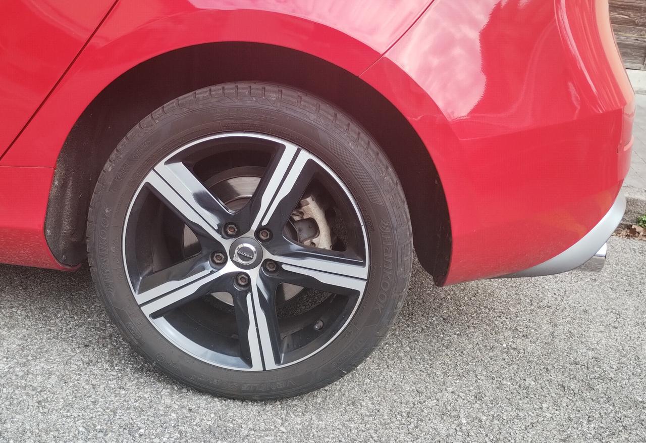 Volvo V40 D2 R-design