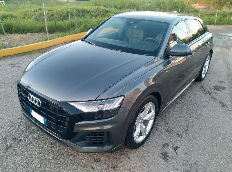 Audi Q8 50 TDI 286 CV Sport ACC, CERCHI "22