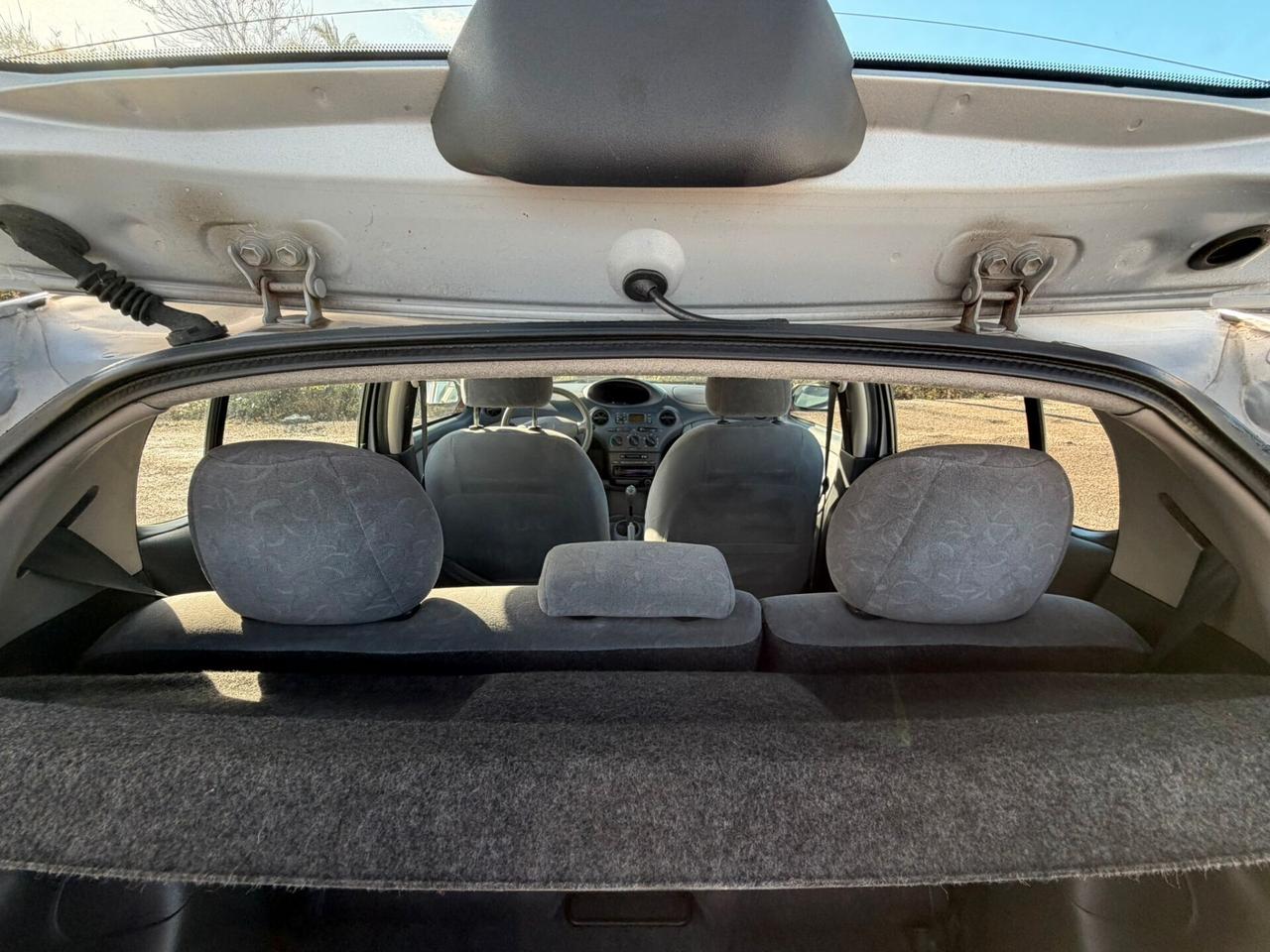 Toyota Yaris 1.0i 16V cat 5 porte Sol