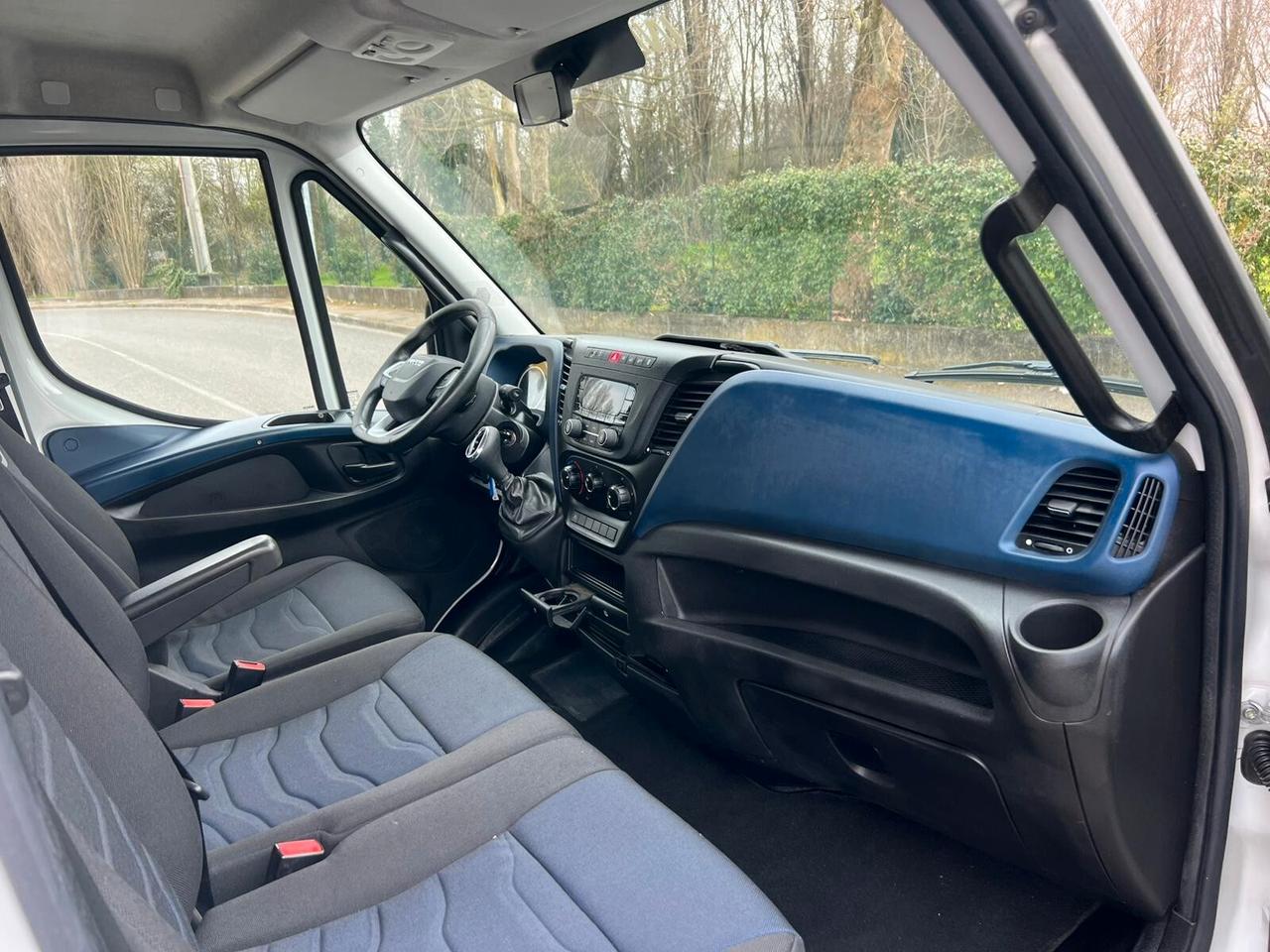 Iveco Daily 35S12 2.3 HPT PL Cabinato