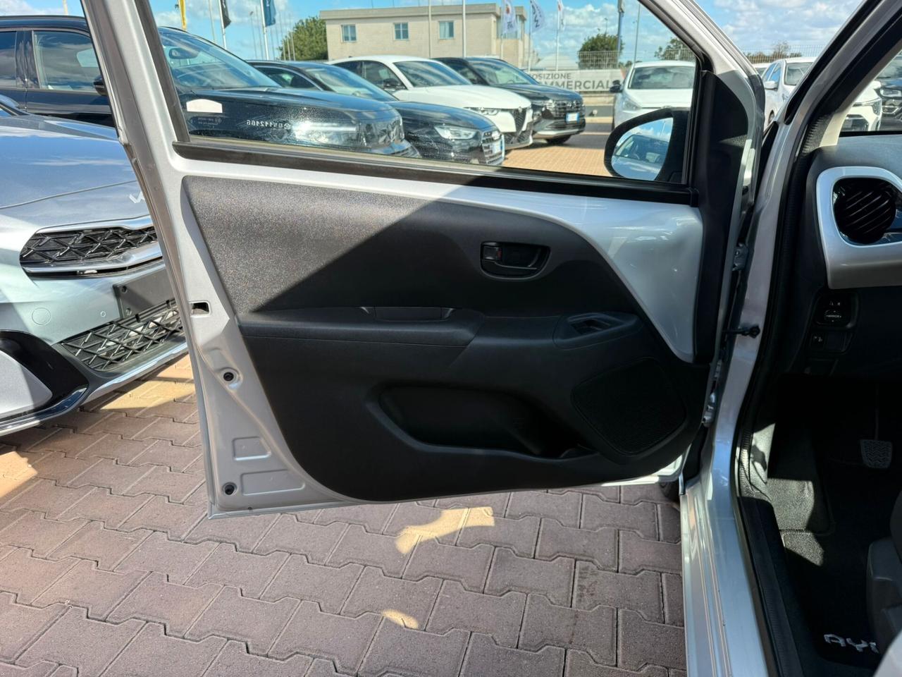 Toyota Aygo 1.0 VVT-i 69 CV 5 porte x-play