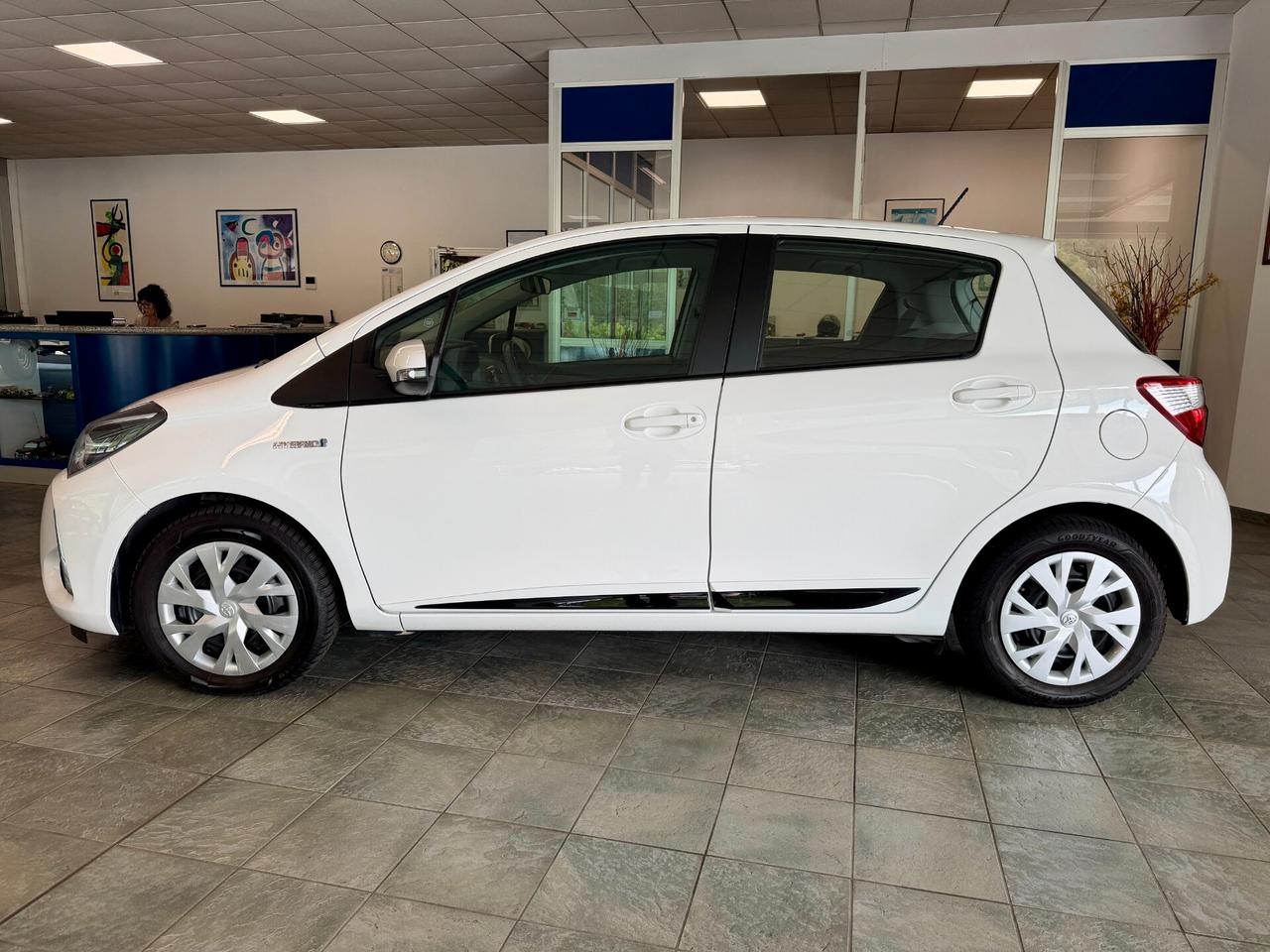 Toyota Yaris 1.5 Hybrid Active-CAMBIO AUTOMATICO-NEOPATENTATI-