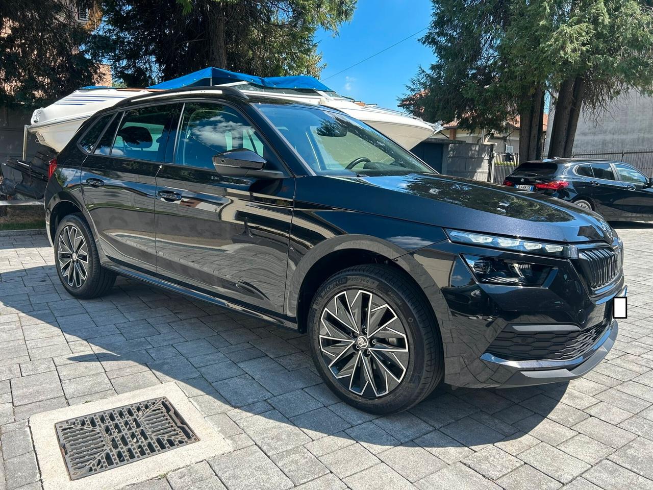 Skoda Kamiq 1.0 TSI Black Dots FARI LED - CERCHI 17" - RETROCAMERA