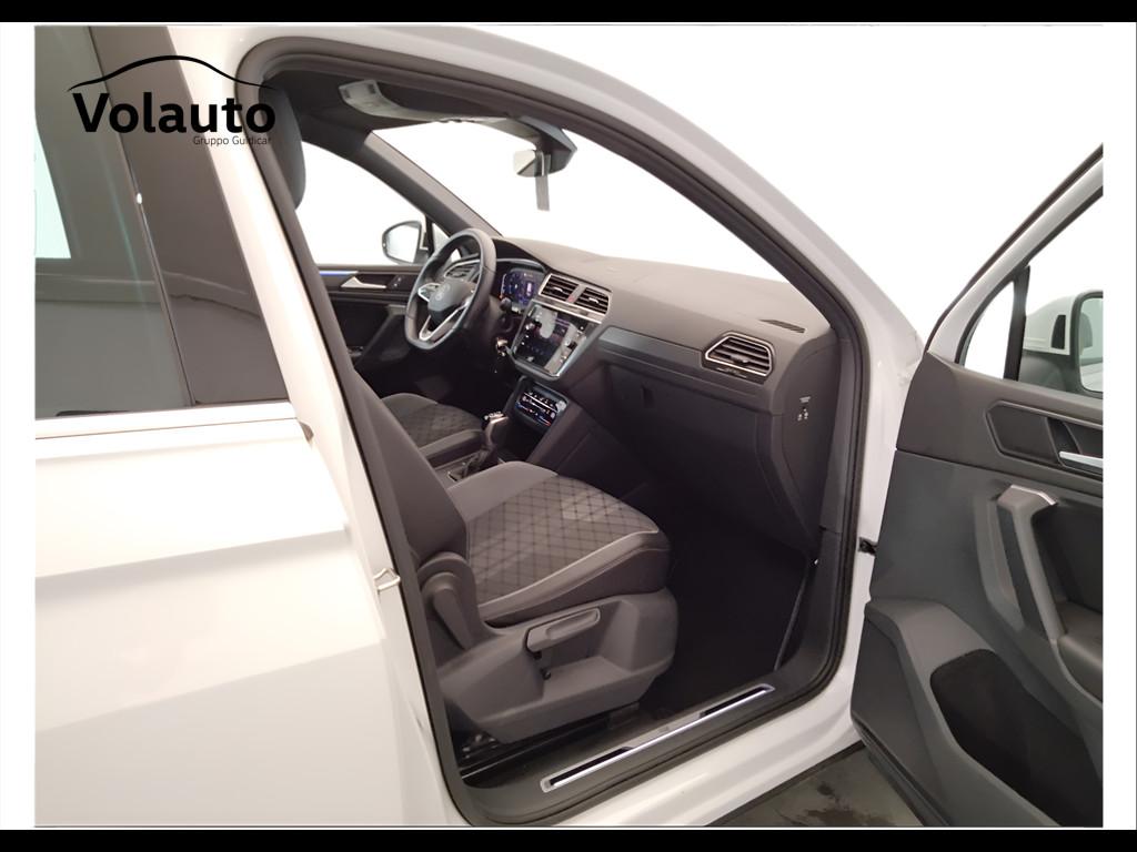 VOLKSWAGEN Tiguan II 2021 - Tiguan 1.5 tsi R-Line 150cv dsg