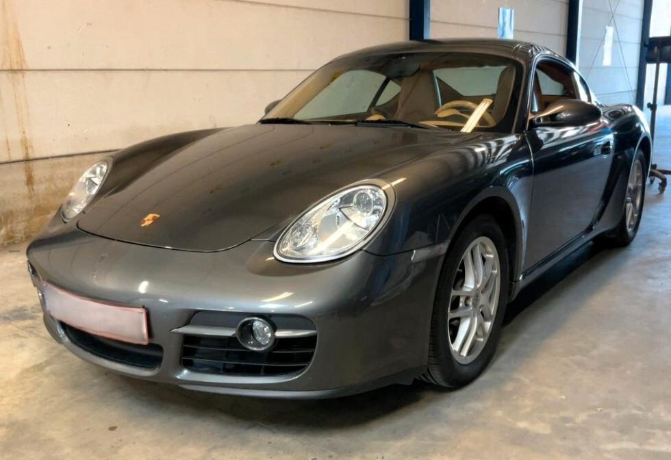 Porsche Cayman 2.7
