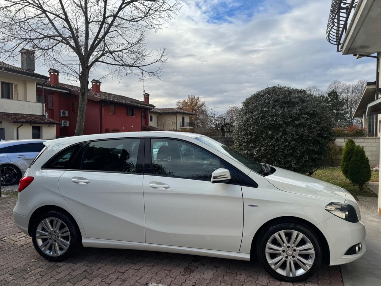 Mercedes-benz B 180 CDI BlueEFFICIENCY Executive