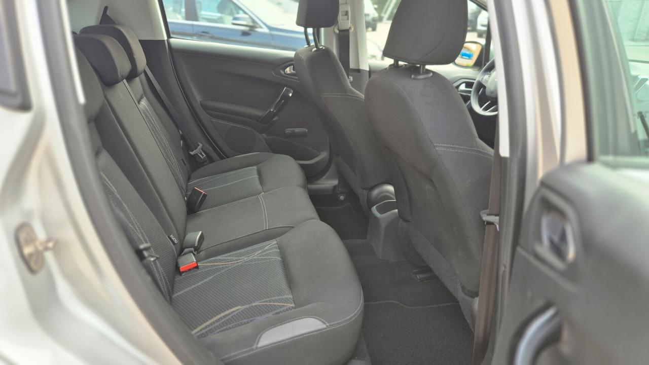 Peugeot 208 1.2BENZ/60KW/ 82 CV 5 porte /OK NEOPATENTATI