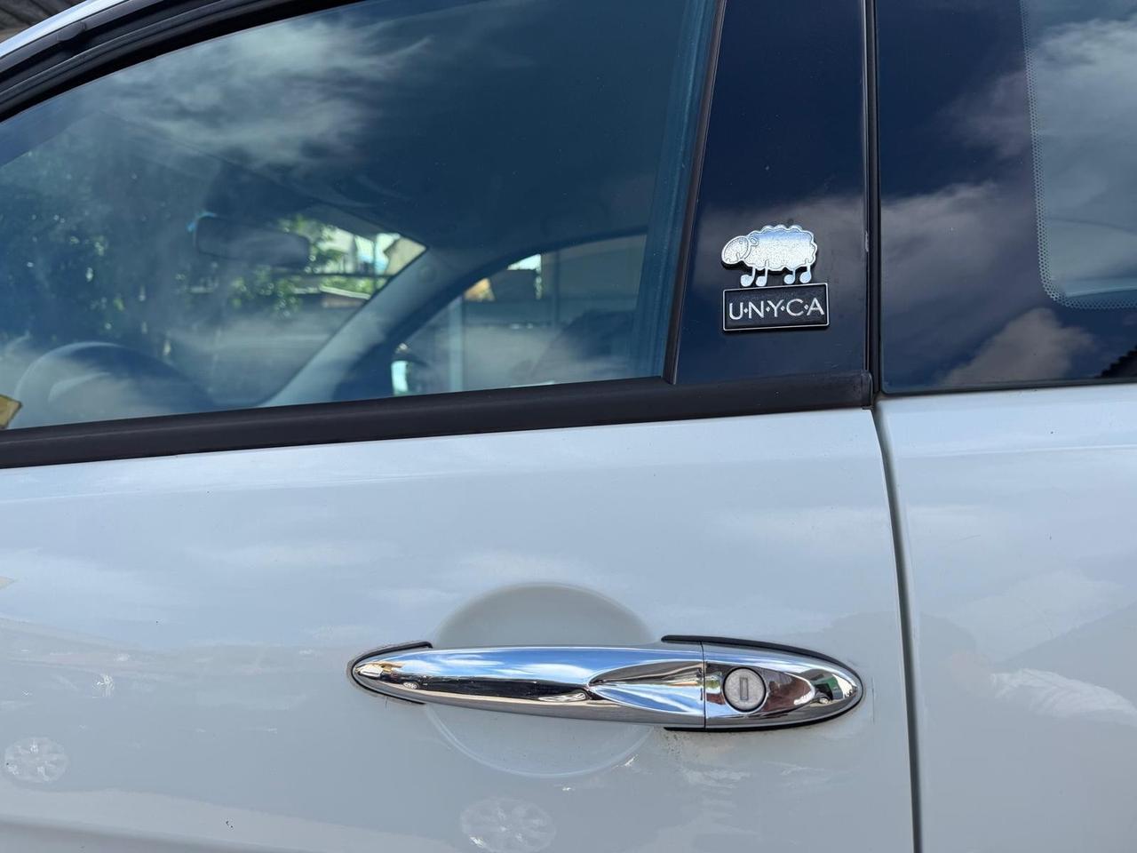 Lancia Ypsilon 1.3 MJT 75 CV Unyca