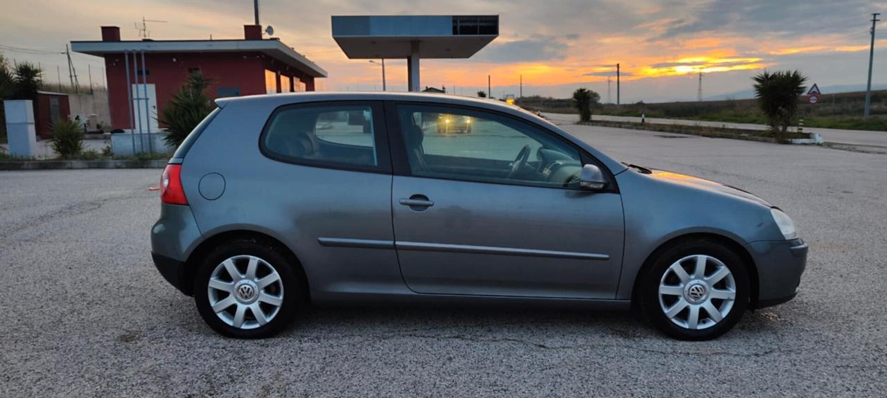 Volkswagen Golf 2.0 16V TDI 3p. Sportline