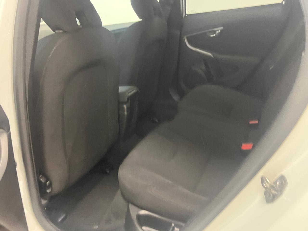 Volvo V40 D2 1.6 Momentum Unipro 2015