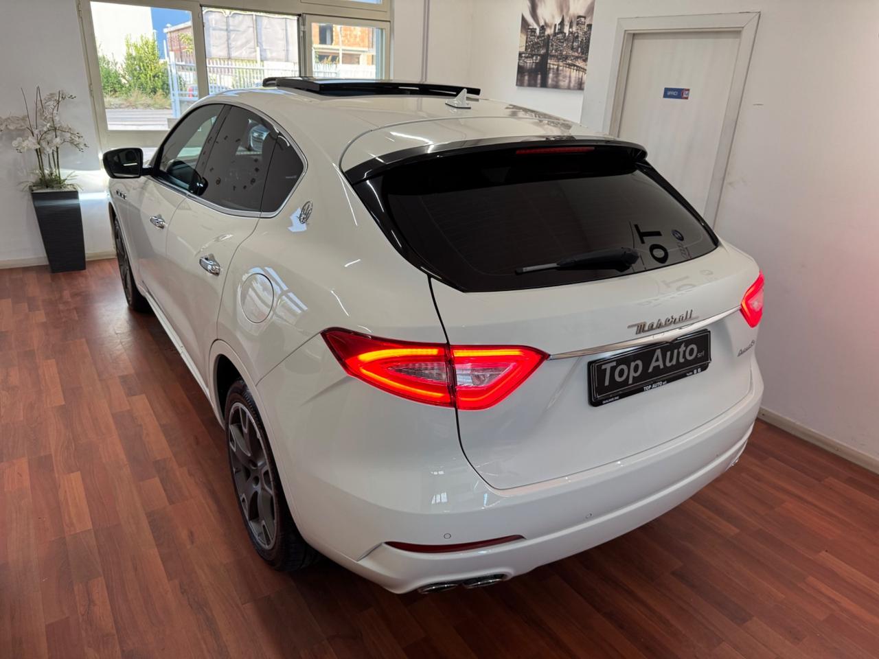 MASERATI LEVANTE V6 275 CV AWD GRANLUSSO / TETTO