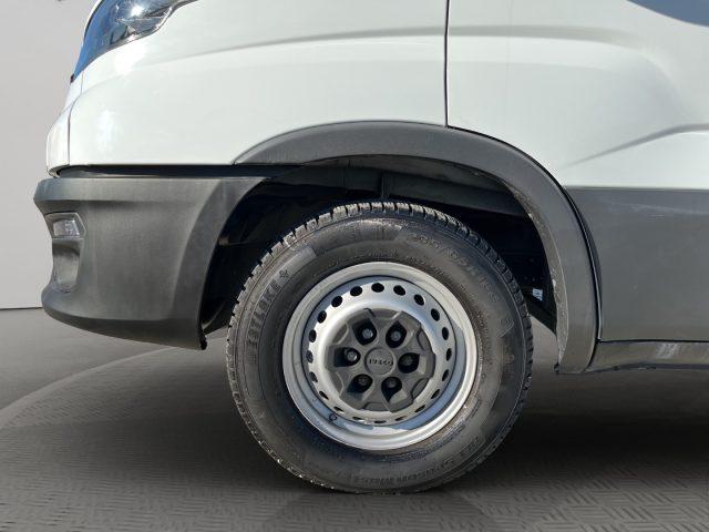 IVECO Daily 35C12 furgonato box