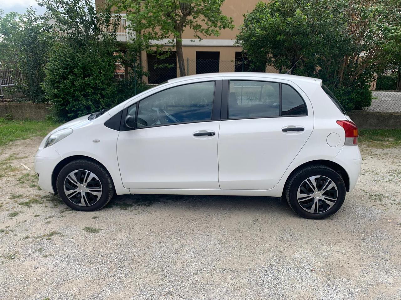 Toyota Yaris 1.0 5 porte Luxury pack