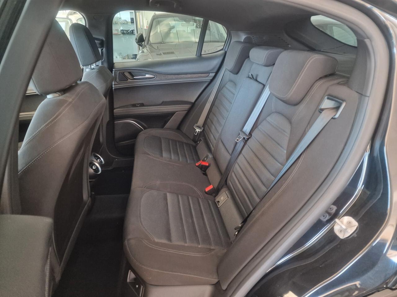 Alfa Romeo Stelvio 2021