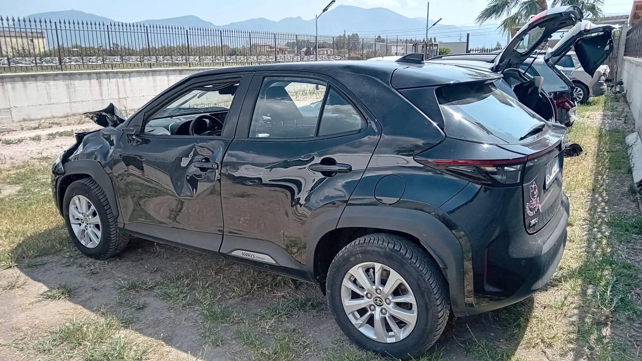 Toyota Yaris Cross 1.5 Hybrid 5p. E-CVT Active SINISTRATA
