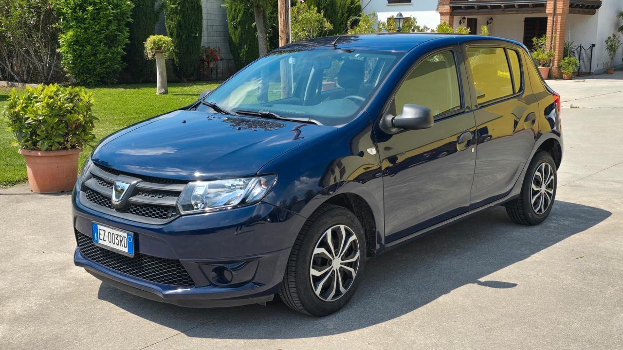 DACIA SANDERO GPL TENUTA MOLTO BENE