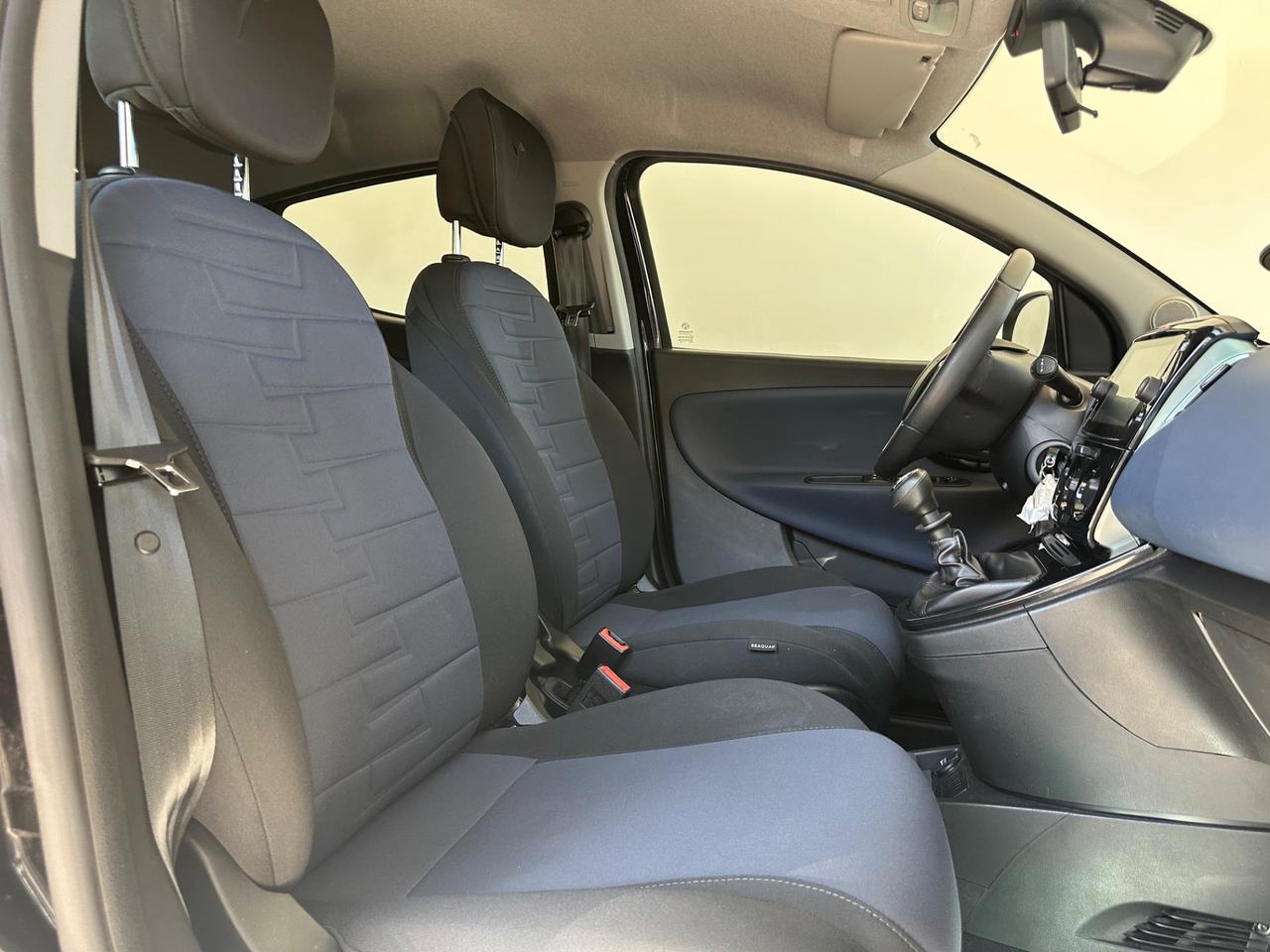 Lancia Ypsilon 1.0 FireFly 5 porte S&S Hybrid Platino 2024