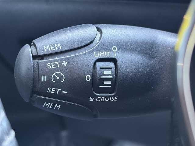 Peugeot 2008 1.2 ureTech 100 CV Allure Pack