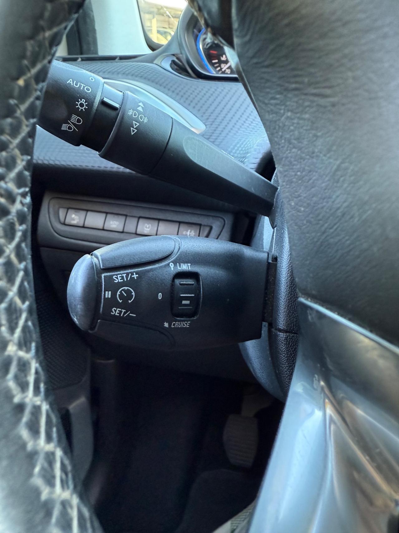 Peugeot 2008 1.6 e-HDi 92 CV Stop&Start Urban Cross