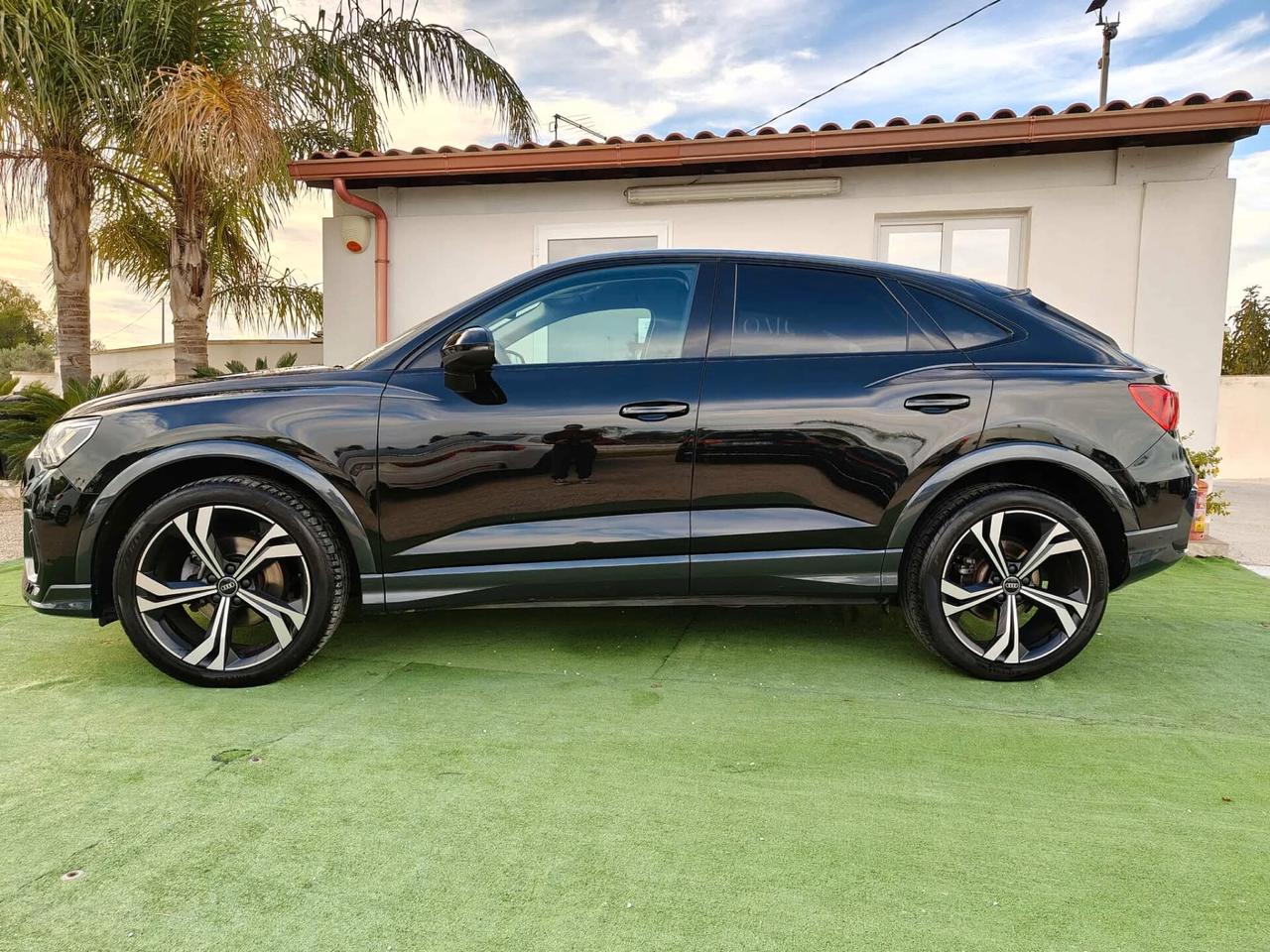 Audi Q3 SPB 35 TDI Identity Black S tronic - 2022