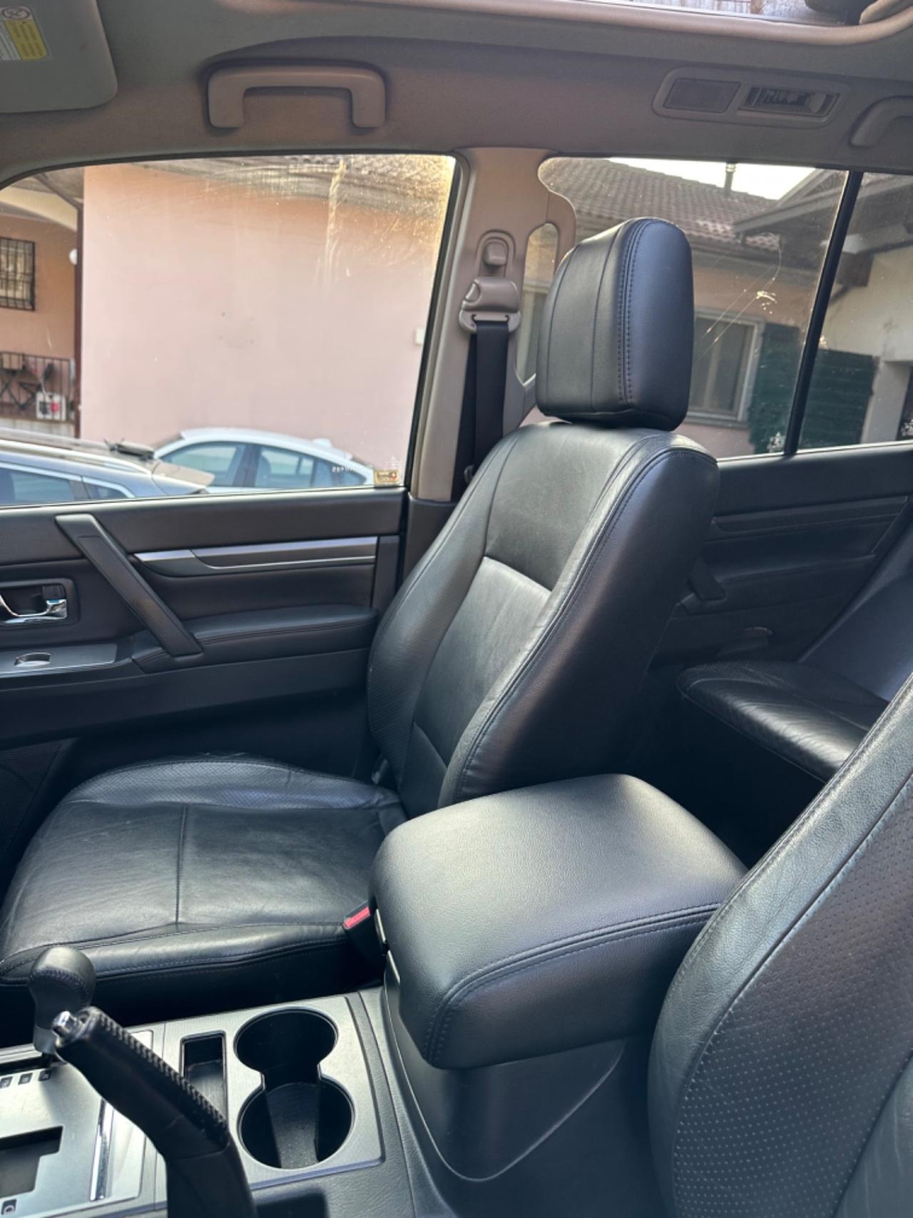 Mitsubishi PAJERO 3.2 DI-D 7POSTI TETTO 16V 5P INSTYLE