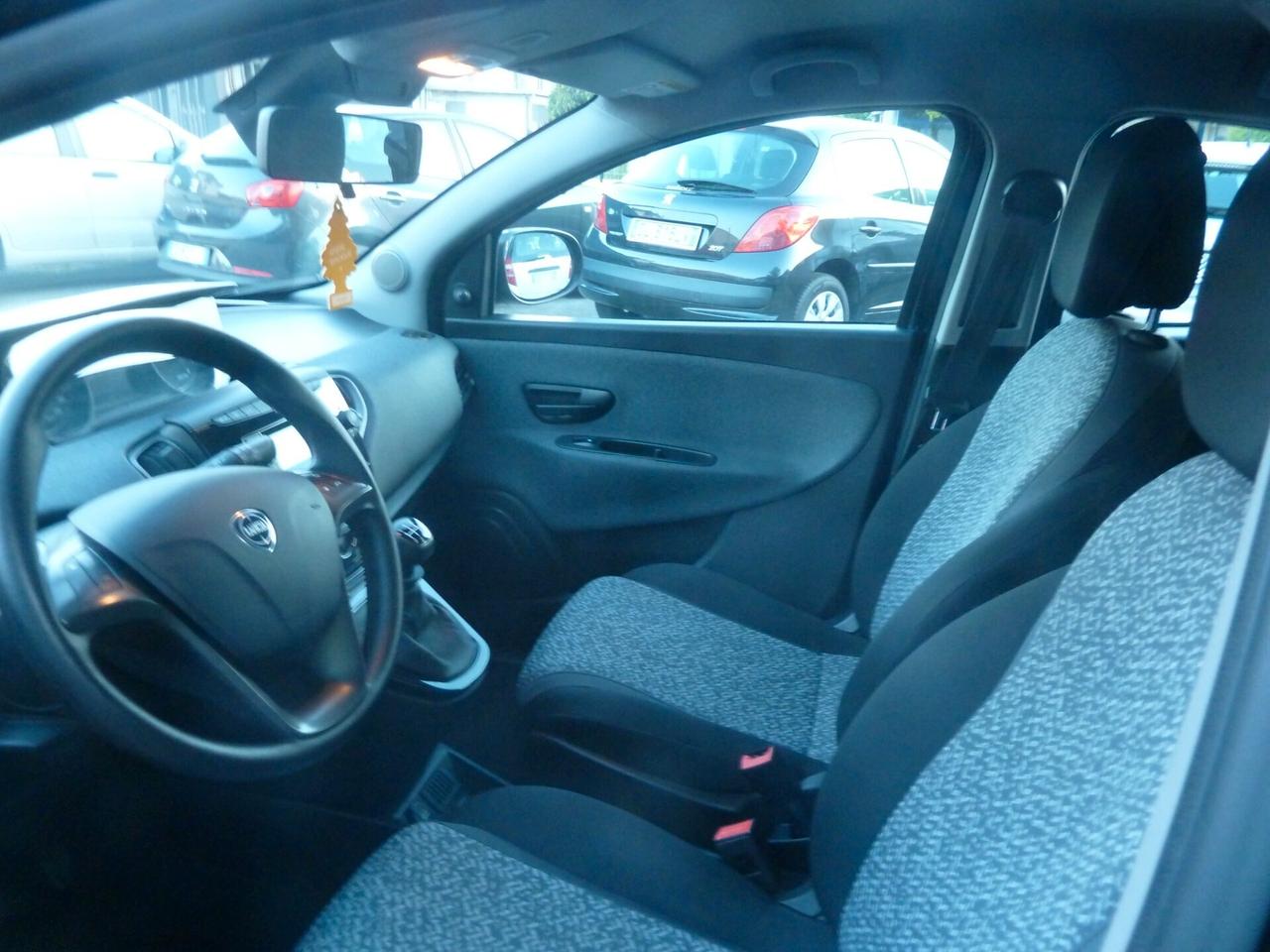 Lancia Ypsilon 1.0 FireFly 5 porte Hybrid UnYca