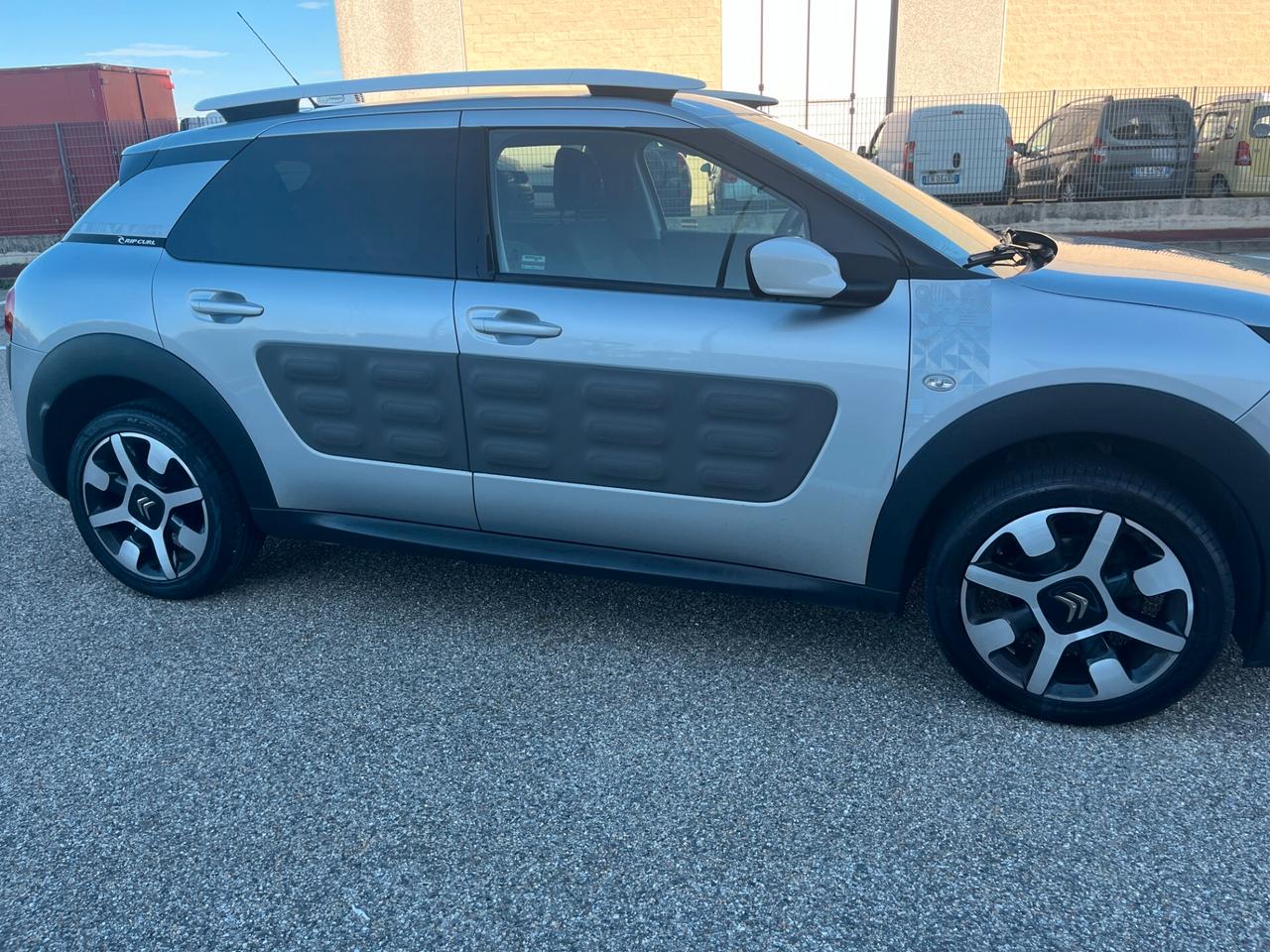 Citroen C4 Cactus BlueHDi 100 Shine Rip Curl