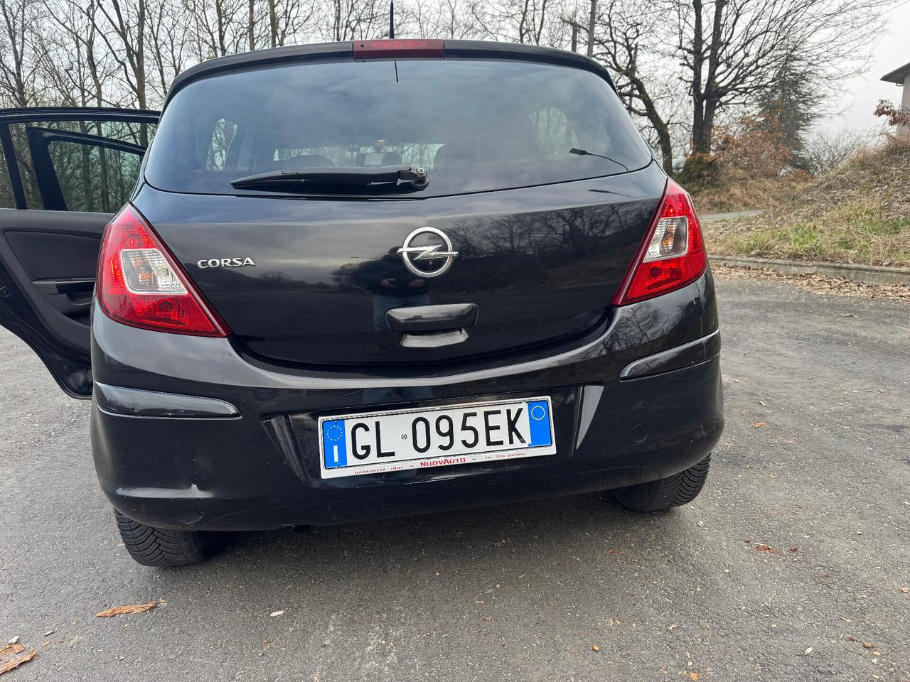 Opel Corsa 1.2 5 porte Club 10/2011
