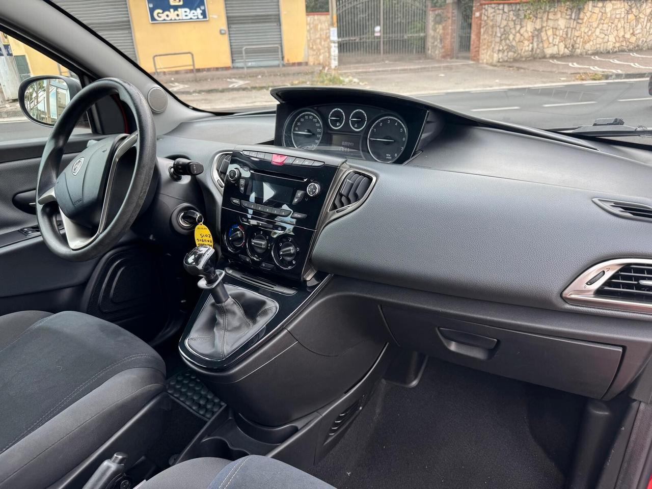 Lancia Ypsilon 0.9 TwinAir 85 CV 5 porte Metano Ecochic Silver