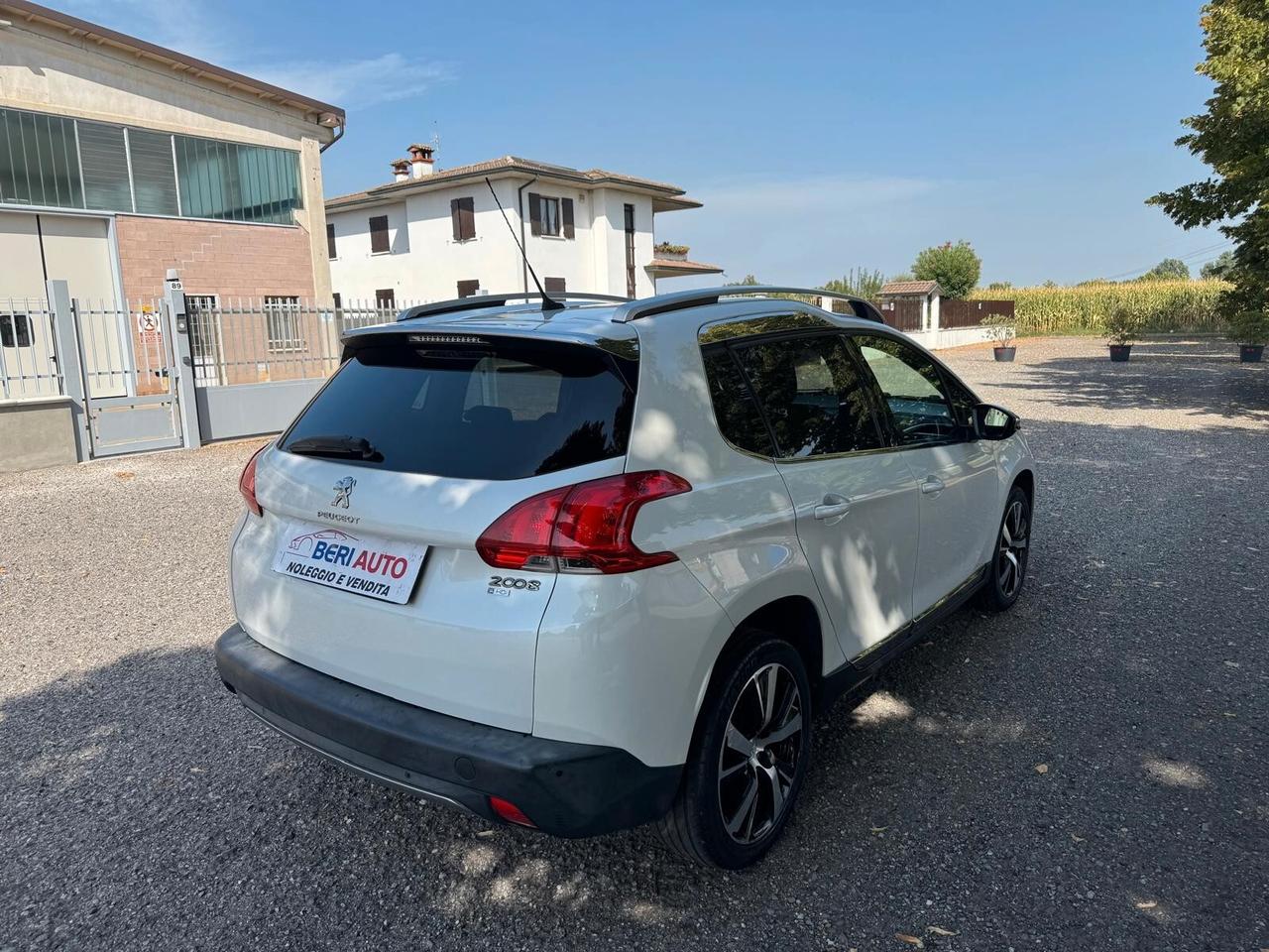 Peugeot 2008 cambio manuale